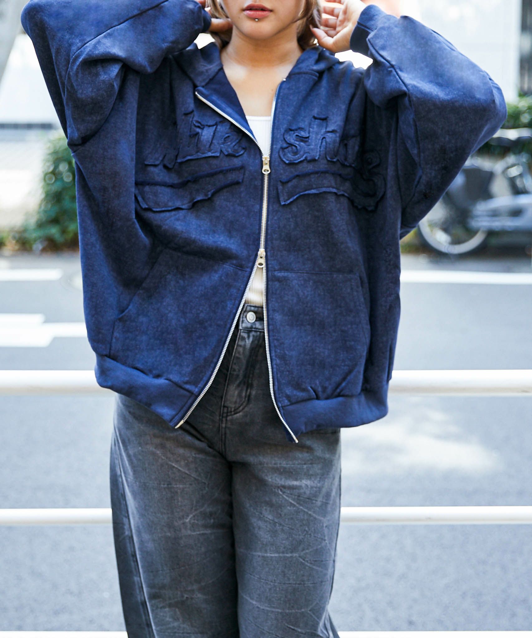 ロゴ刺繍》ピグメントZIPパーカー／立体デザイン | GORGE