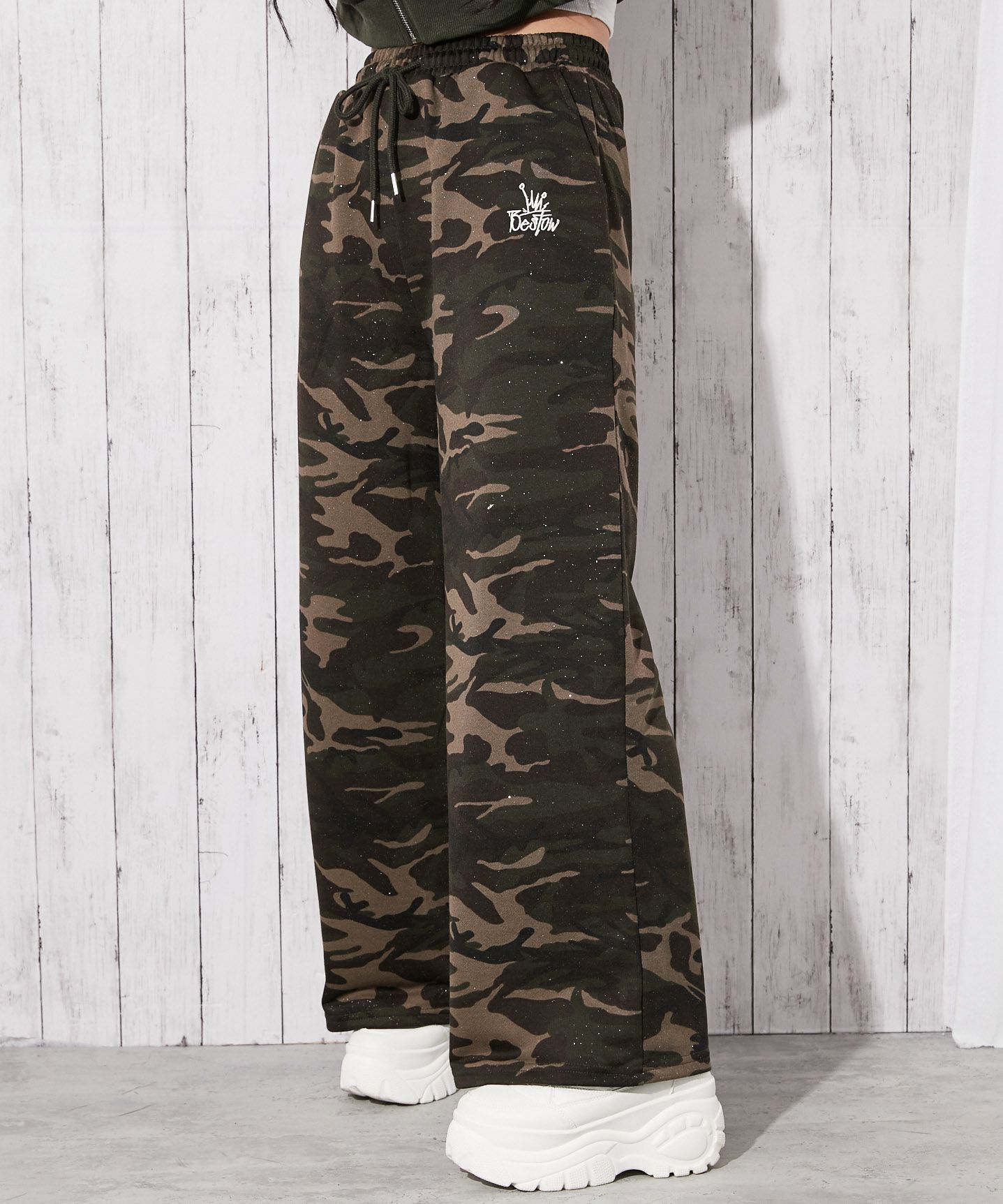 きらめくラメ刺繍×リラックスシルエット》裏毛スウェットパンツ ワイド