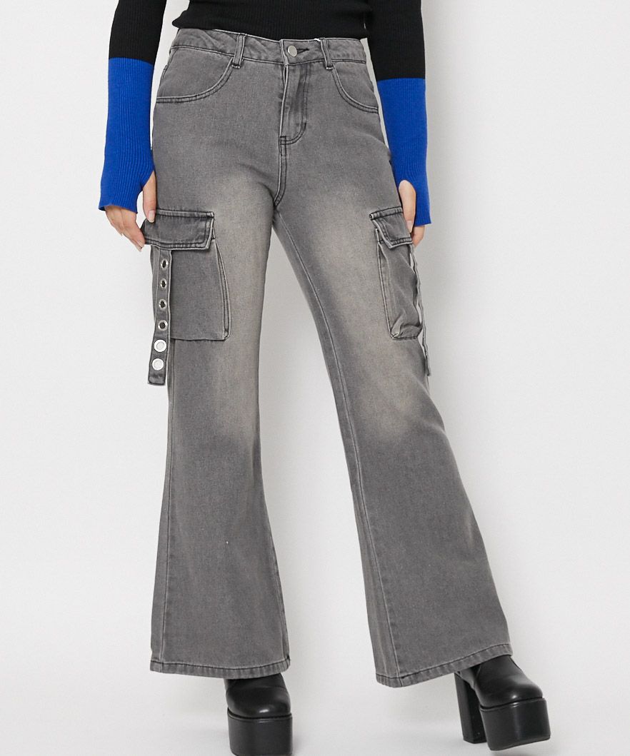 カーゴポケット×フレア》レディース デニムパンツ ハトメデザイン 美脚