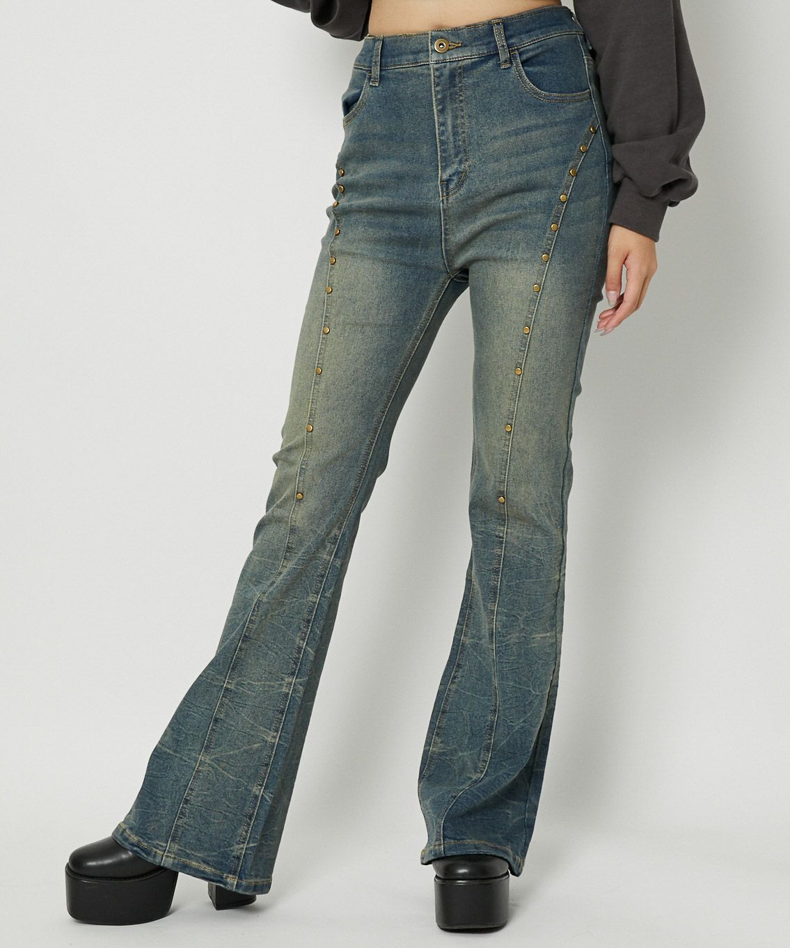 スタッズライン×美脚シルエット》レディース フレアデニム ストレッチ