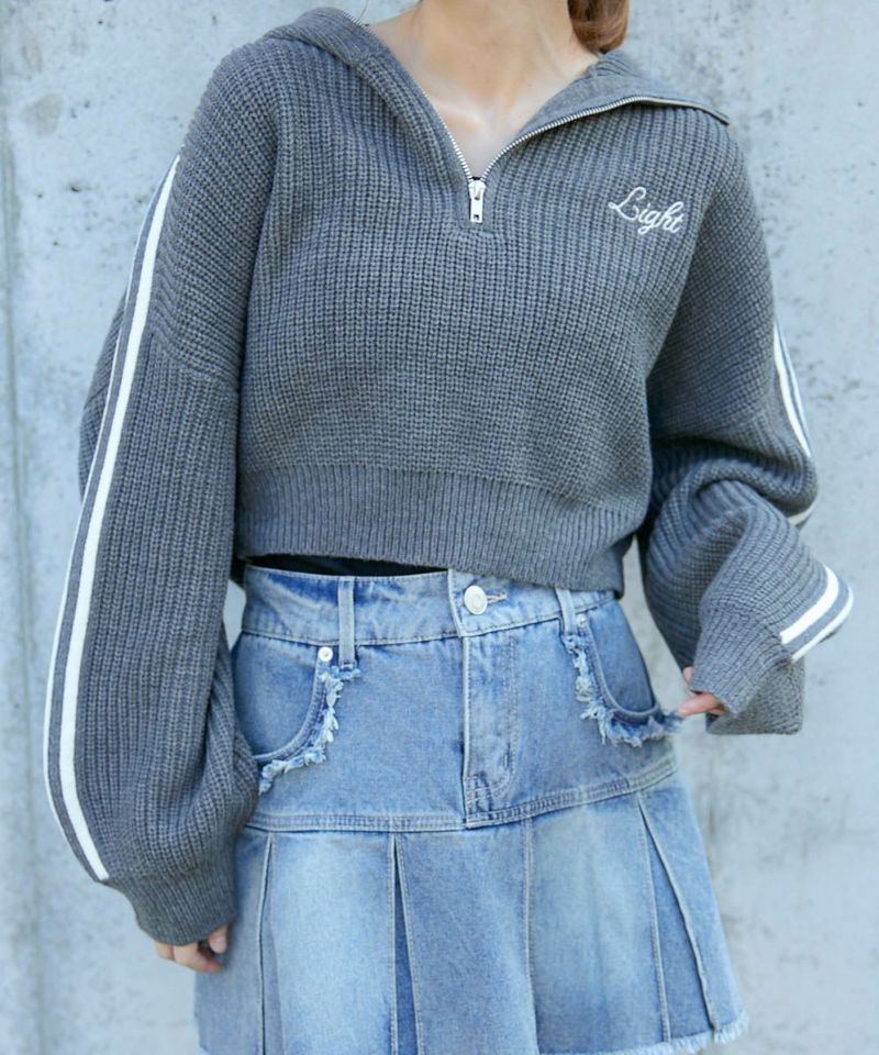 バックロゴ刺繍×ラインデザイン》レディース ハーフジップ 短丈ニット