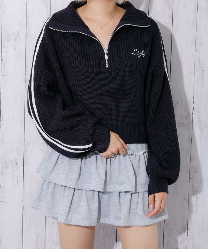 バックロゴ刺繍×ラインデザイン》レディース ハーフジップ 短丈ニット