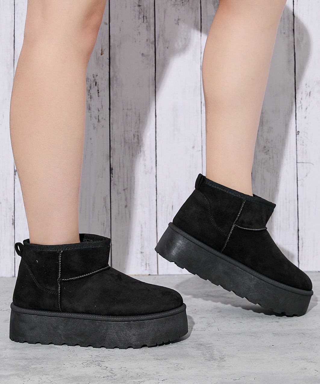 UGG ブラック ムートンブーツ 厚底　ウルトラミニ ブラックムートンブーツ厚底 UGG アグ 減っ クラシック ウルトラ ミニ