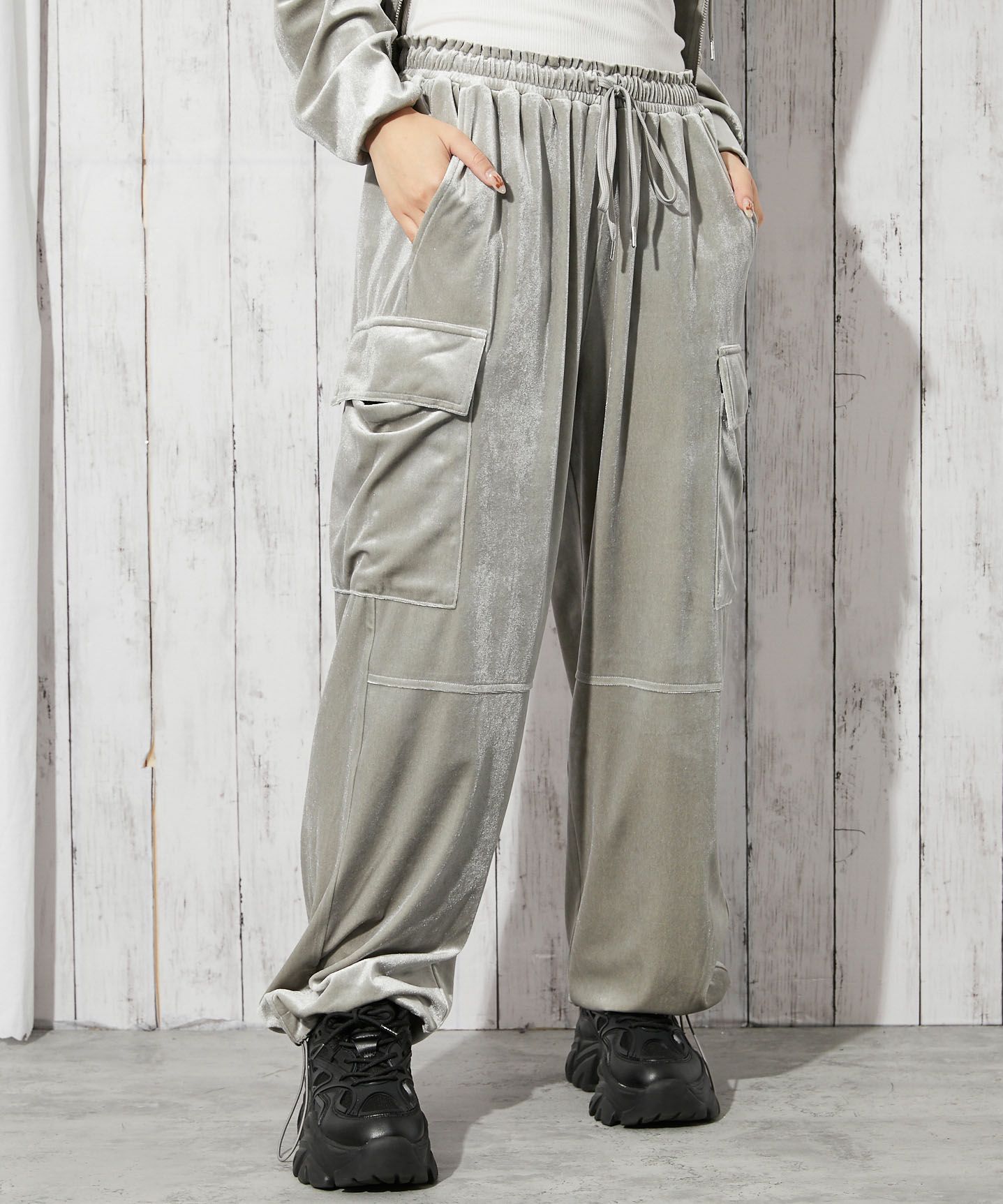 とろみベロア×カーゴディテール》レディース ワイドパンツ
