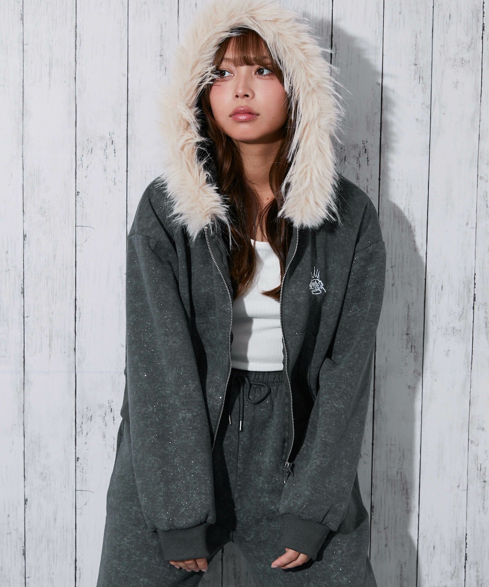 フードファー×ラメ》裏起毛 ジップパーカー バックシルエット可愛く