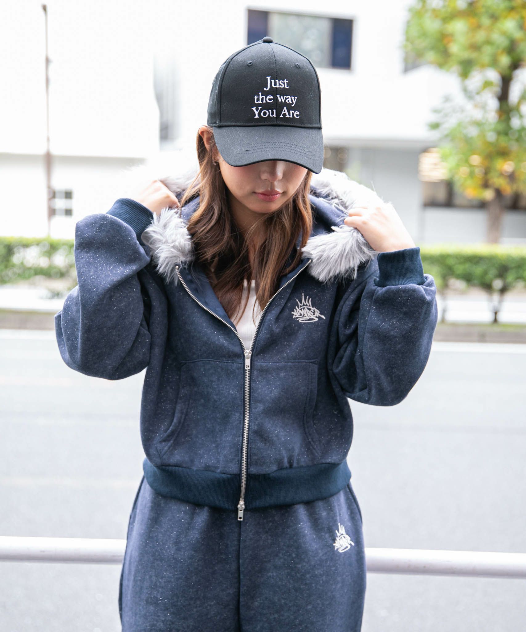 フードファー×ラメ》裏起毛 ジップパーカー バックシルエット可愛く