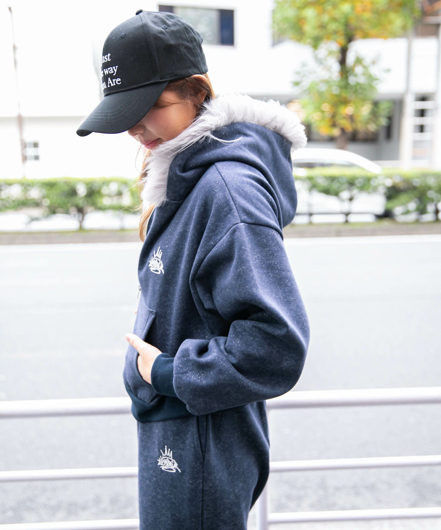 フードファー×ラメ》裏起毛 ジップパーカー バックシルエット可愛く