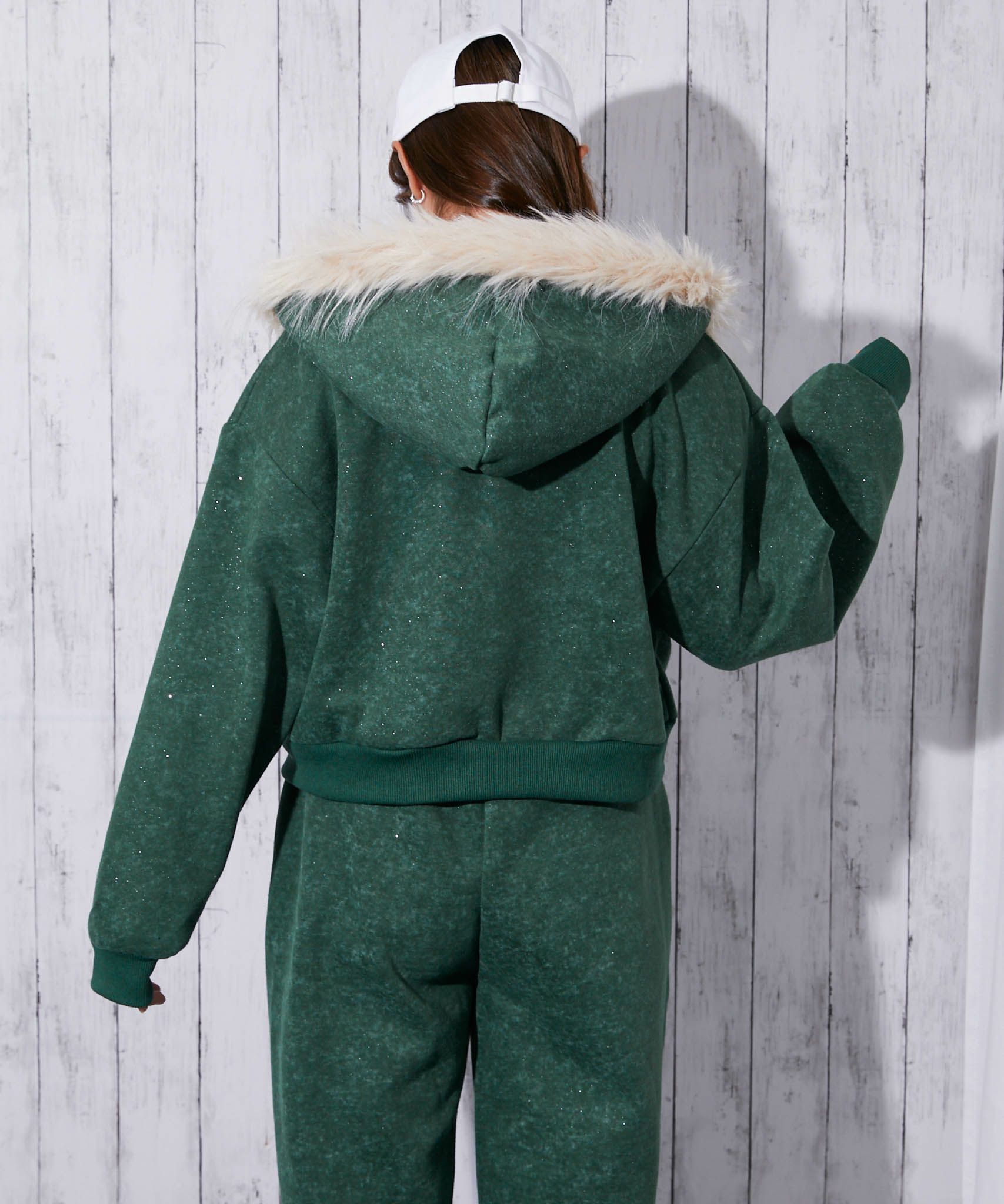 フードファー×ラメ》裏起毛 ジップパーカー バックシルエット可愛く