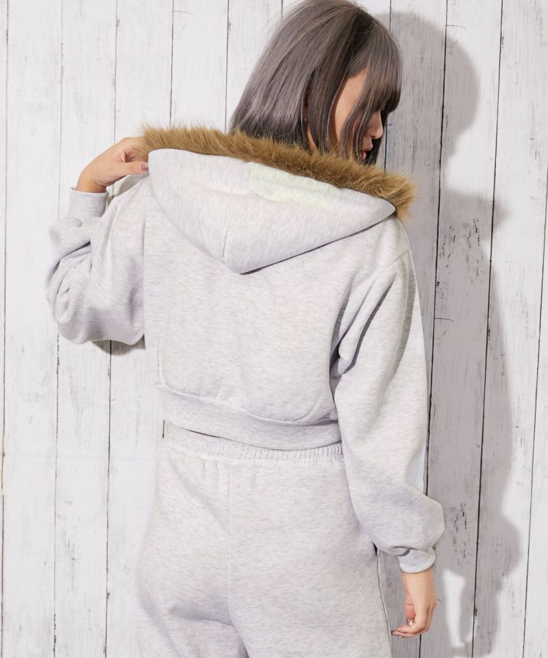 ファーフード×ロゴストーン》ショート丈ジップパーカー 秋冬◎ | GORGE