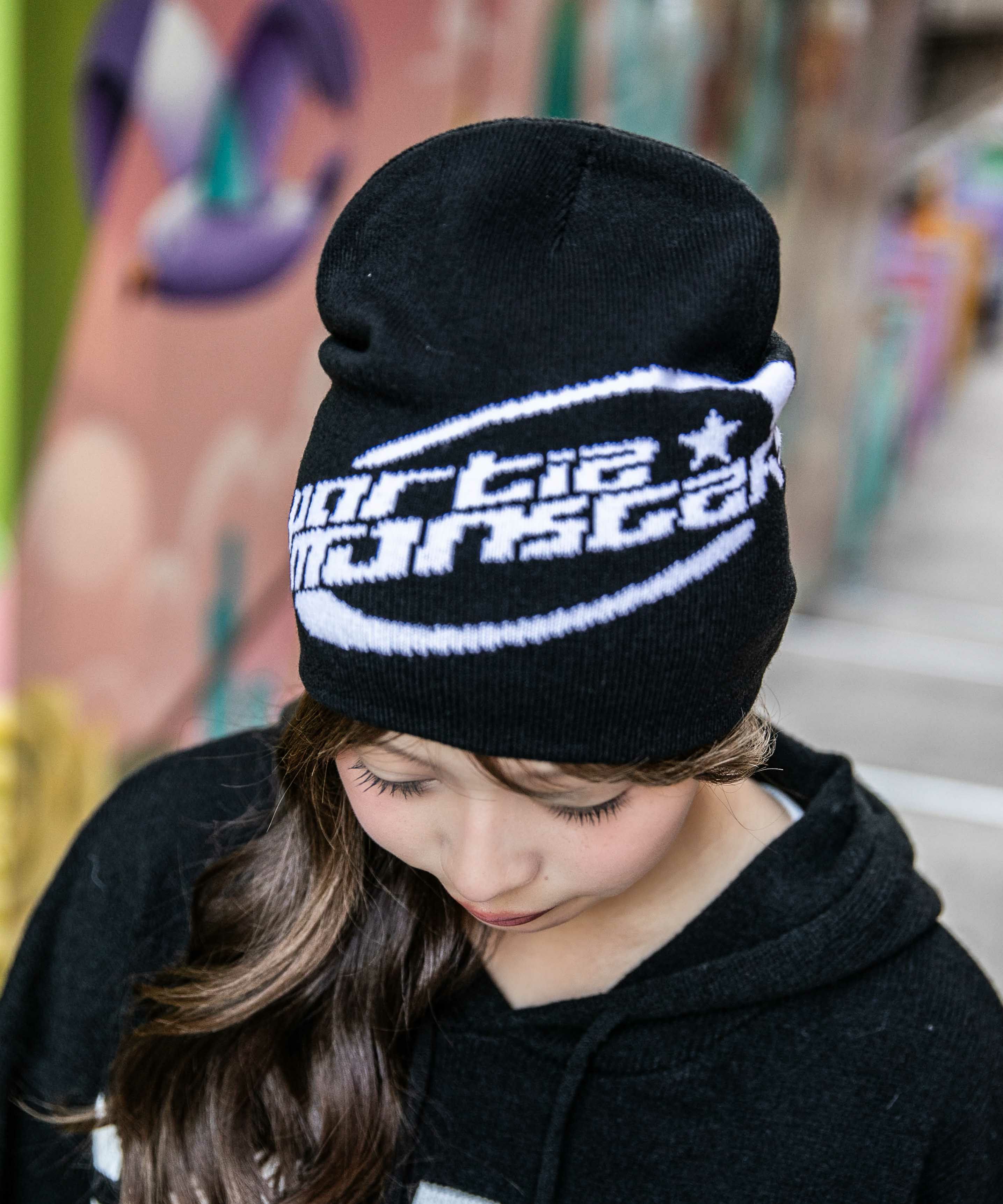 黒 ニットビーニー ロゴ付き ロゴジャガード×ストリート》厚手ニットビーニー 秋冬◎ | GORGE